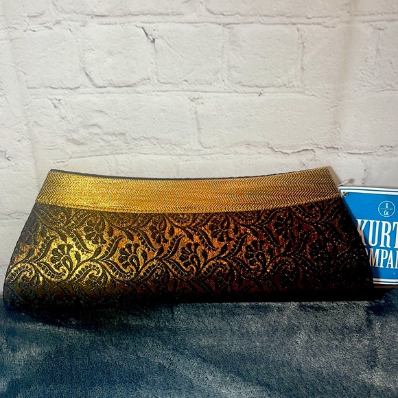 Kurta Company Clutch (India) - Picture 2 of 16